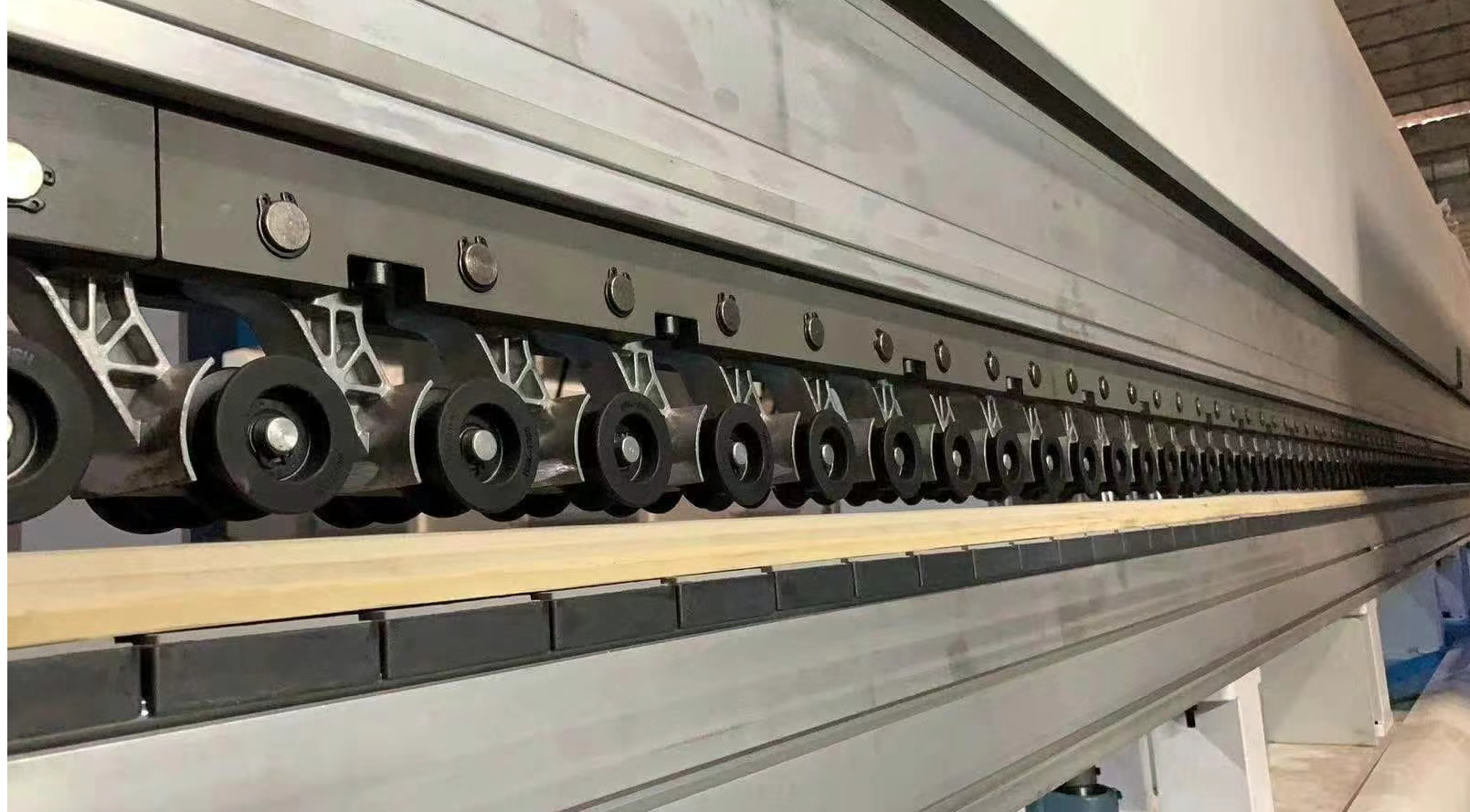 Woodworking edge bander machine edge banding machine belt pressure beam